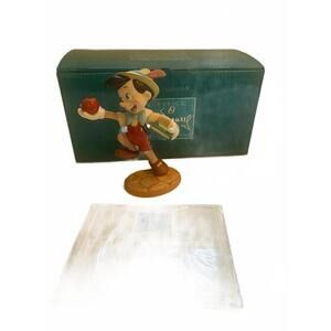 Disney WDCC Pinocchio Figurine "Good-bye Father"